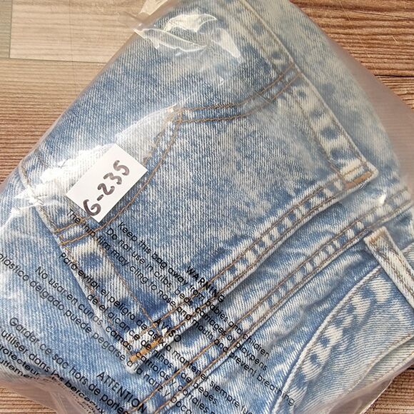 Vintage Levis Womens Size 16 Acid Washed Distressed Shorts Blue Denim Made USA - Picture 10 of 10